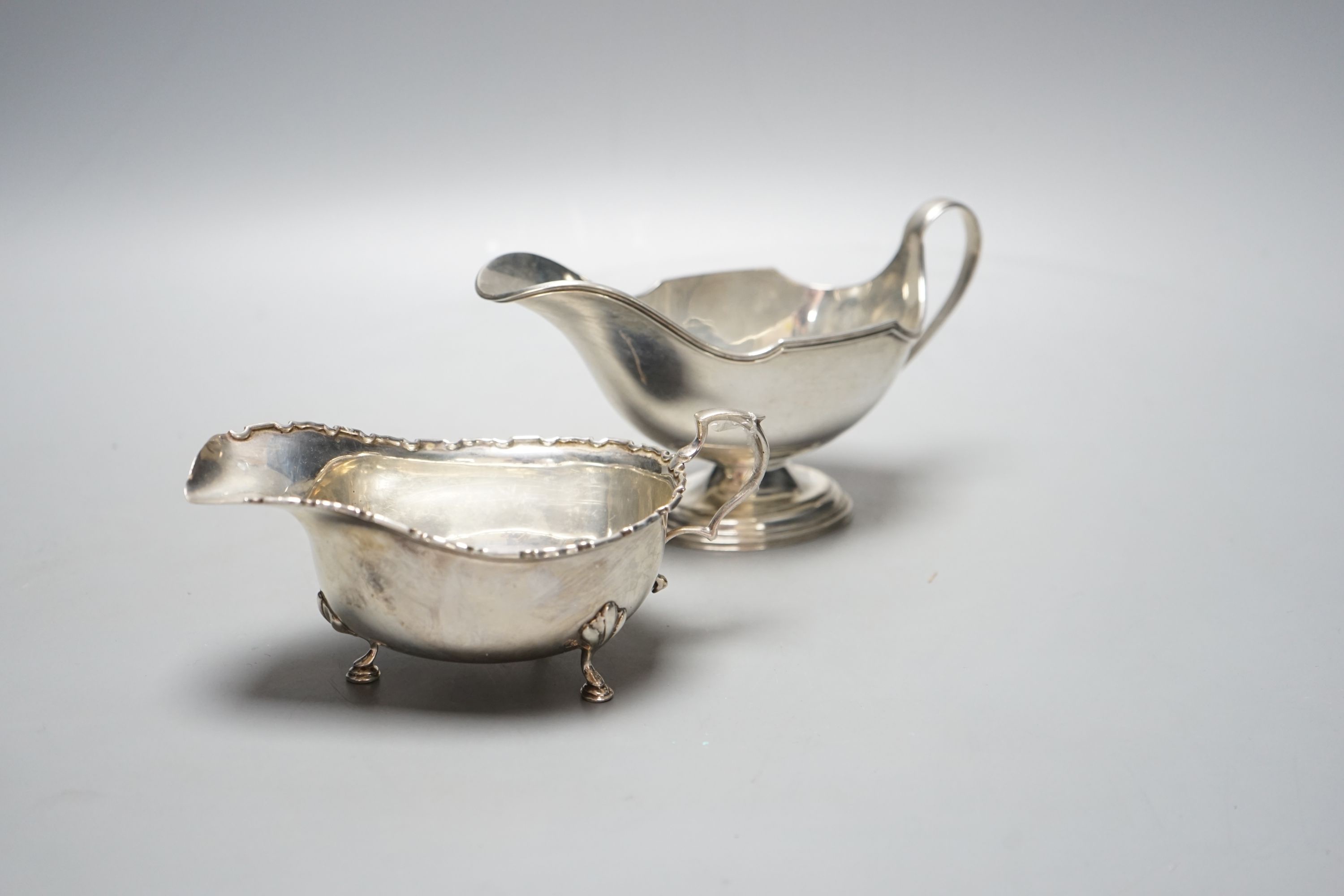 Two George V silver sauceboats, Birmingham, 1926/7, 245 grams.